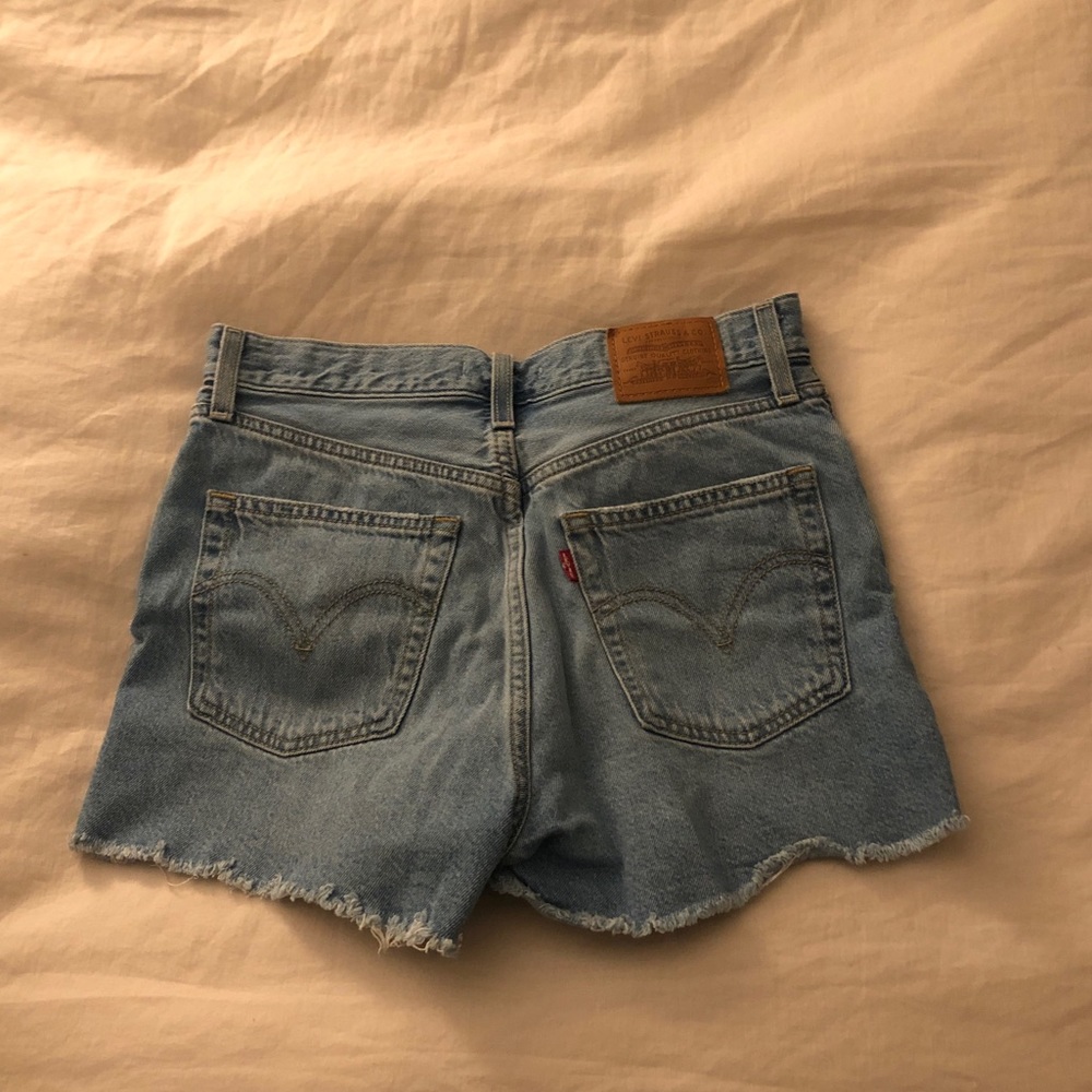 Levis ribcage shorts